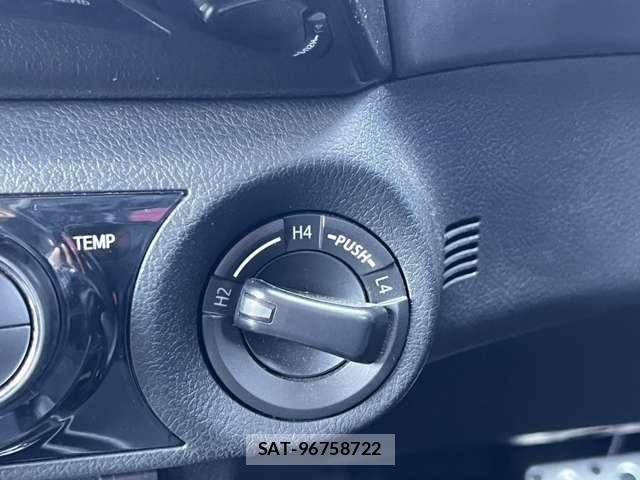 Toyota HILUX 2023-11 8880063-25