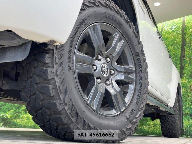 Toyota HILUX 2021-06 8880064-12