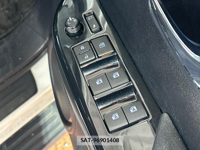 Toyota HILUX 2023-10 8880065-19