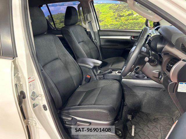 Toyota HILUX 2023-10 8880065-7