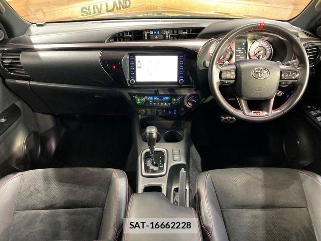 Toyota HILUX 2022-06 8883704-1