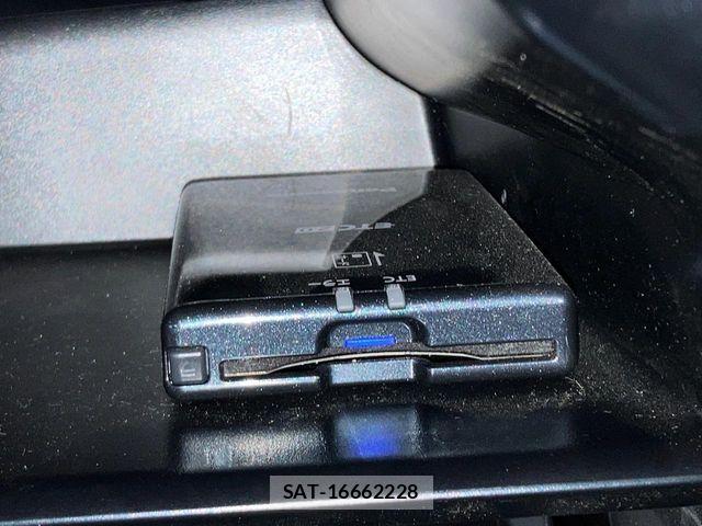 Toyota HILUX 2022-06 8883704-5