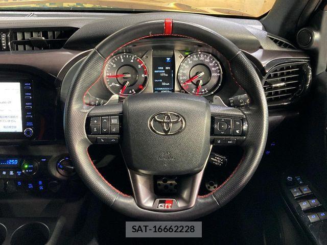 Toyota HILUX 2022-06 8883704-7