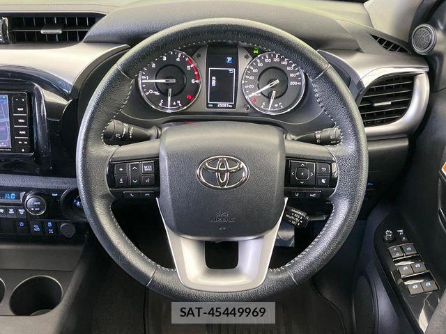 Toyota HILUX 2023-09 8883705-11