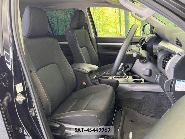 Toyota HILUX 2023-09 8883705-8