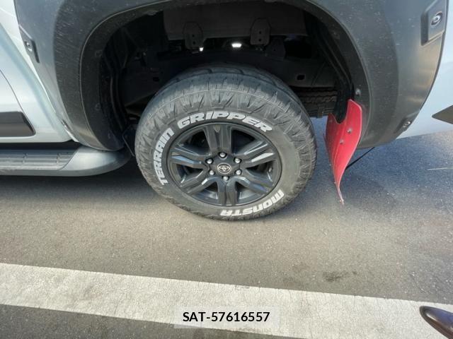 Toyota HILUX TRUCK 2023-02 7219540-6