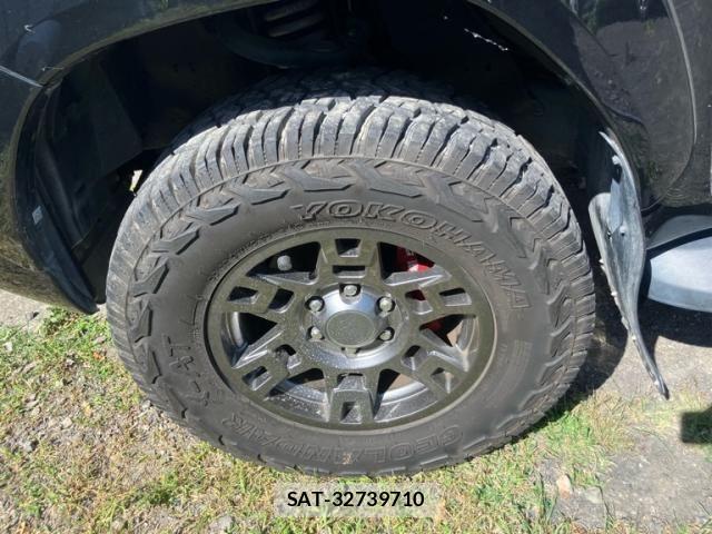 Toyota HILUX TRUCK 2022-04 7219535-9