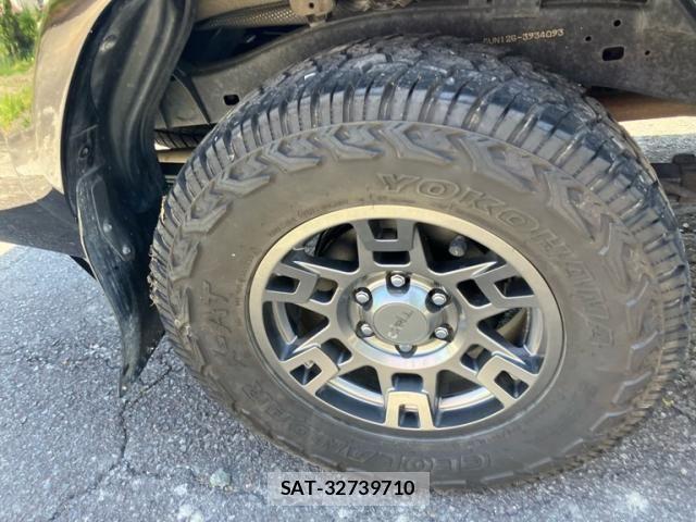 Toyota HILUX TRUCK 2022-04 7219535-11