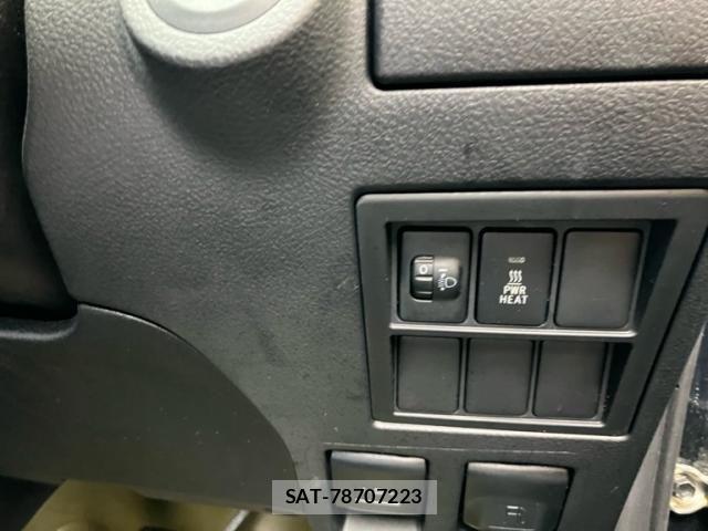 Toyota HILUX TRUCK 2017-11 7250262-12