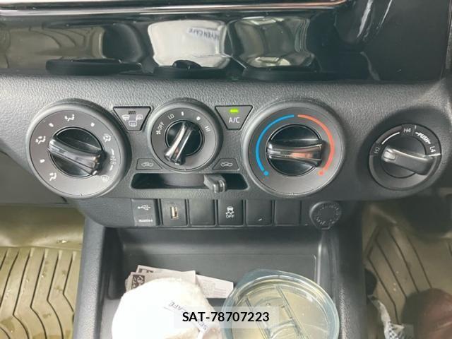 Toyota HILUX TRUCK 2017-11 7250262-18