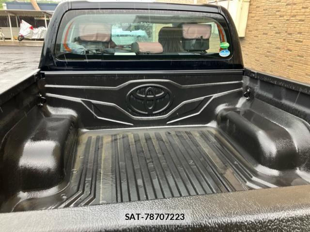 Toyota HILUX TRUCK 2017-11 7250262-23
