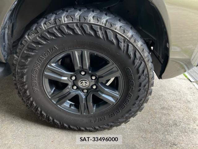 Toyota HILUX TRUCK 2021-06 7272027-6