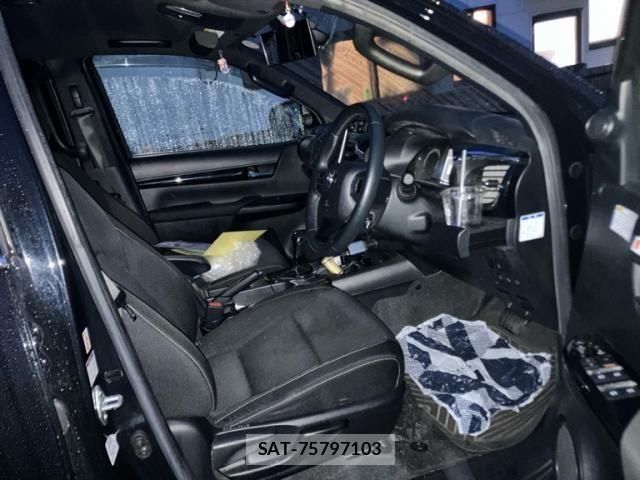 Toyota HILUX TRUCK 2019-04 7358098-14