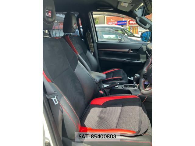 Toyota HILUX TRUCK 2023-10 7508842-7