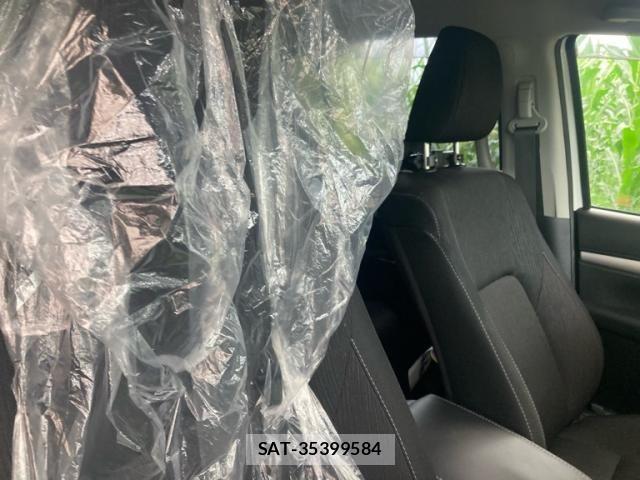 Toyota HILUX TRUCK 2018-12 7562227-12