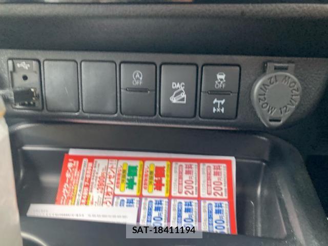 Toyota HILUX TRUCK 2023-03 7617006-17