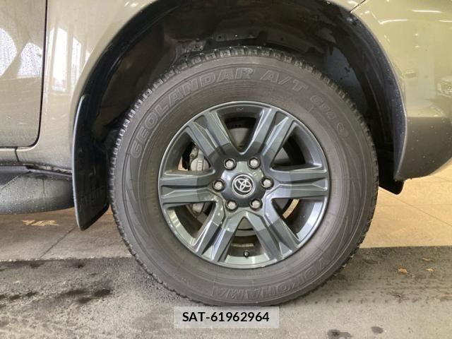 Toyota HILUX TRUCK 2023-03 7724070-2
