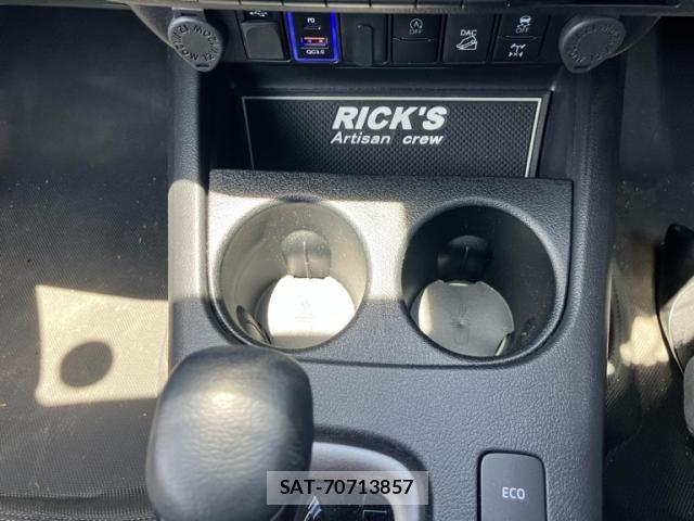 Toyota HILUX TRUCK 2023-08 7724067-25