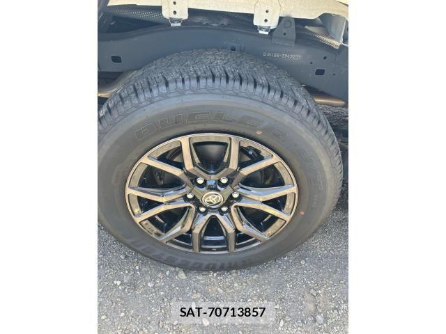 Toyota HILUX TRUCK 2023-08 7724067-4