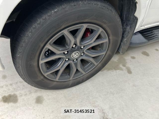 Toyota HILUX TRUCK 2022-05 7785562-1
