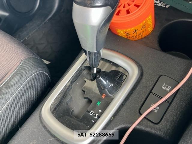 Toyota HILUX TRUCK 2018-09 7876846-17