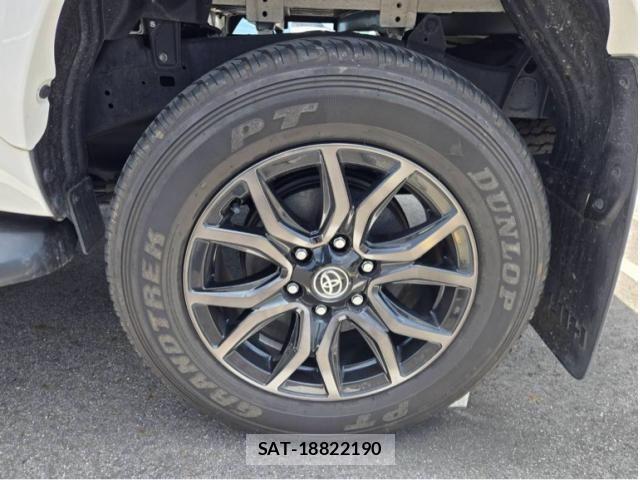 Toyota HILUX TRUCK 2023-06 8074005-5