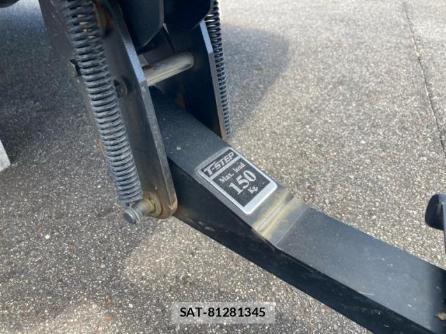 Toyota HILUX TRUCK 2019-05 8099603-8