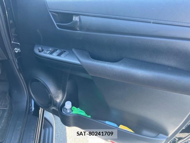 Toyota HILUX TRUCK 2018-03 8099605-9
