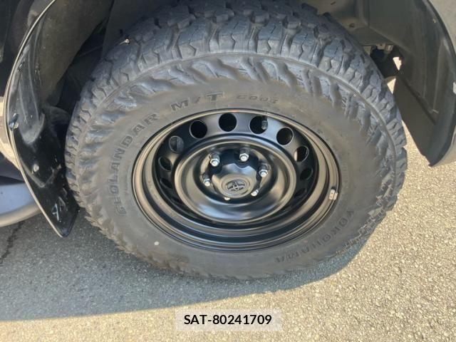 Toyota HILUX TRUCK 2018-03 8099605-2