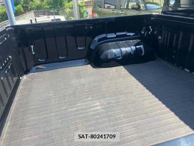 Toyota HILUX TRUCK 2018-03 8099605-3
