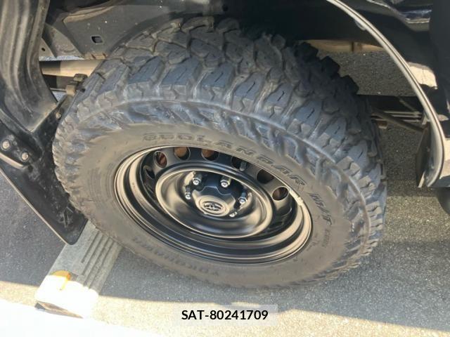 Toyota HILUX TRUCK 2018-03 8099605-4