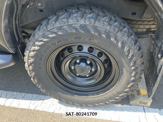 Toyota HILUX TRUCK 2018-03 8099605-6