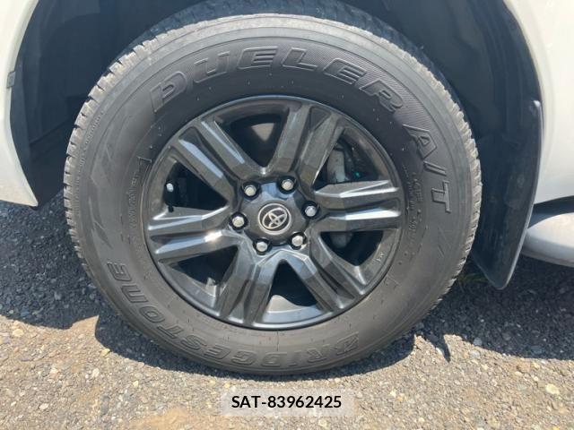 Toyota HILUX TRUCK 2022-02 8130521-7