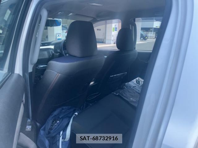 Toyota HILUX TRUCK 2019-08 8230330-10