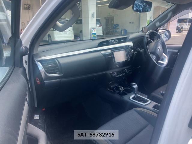Toyota HILUX TRUCK 2019-08 8230330-11