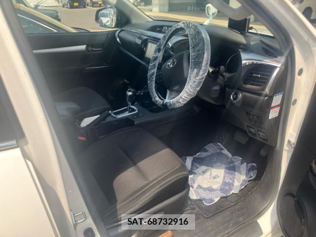 Toyota HILUX TRUCK 2019-08 8230330-12
