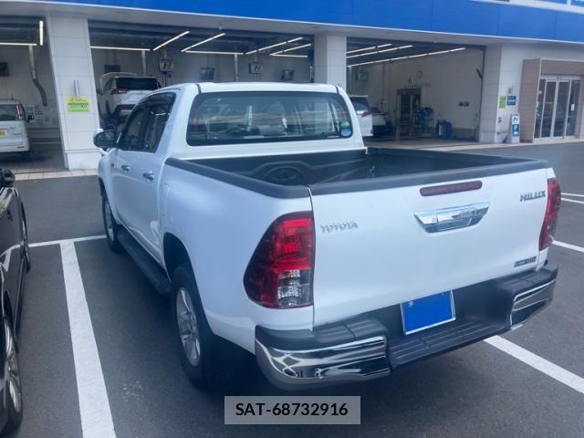 Toyota HILUX TRUCK 2019-08 8230330-1