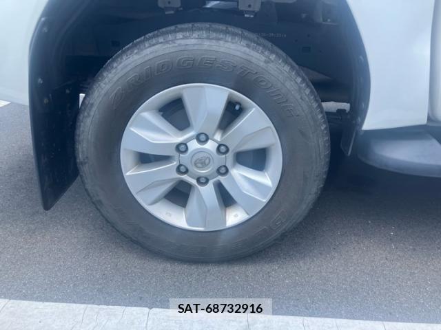 Toyota HILUX TRUCK 2019-08 8230330-7