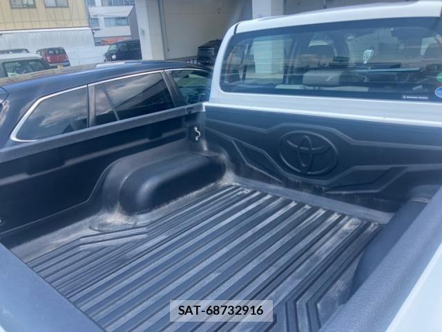 Toyota HILUX TRUCK 2019-08 8230330-8