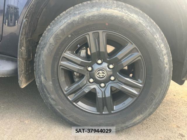 Toyota HILUX TRUCK 2021-08 8314760-6