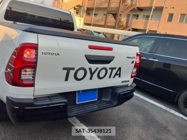 Toyota HILUX TRUCK 2023-10 8336165-2