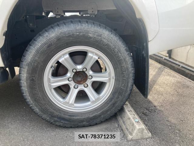 Toyota HILUX TRUCK 2023-03 8366237-2