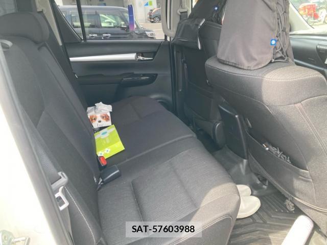Toyota HILUX TRUCK 2023-06 8366240-12