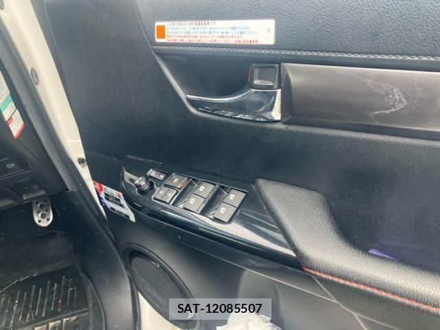 Toyota HILUX TRUCK 2022-04 8412821-9