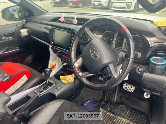 Toyota HILUX TRUCK 2022-04 8412821-11