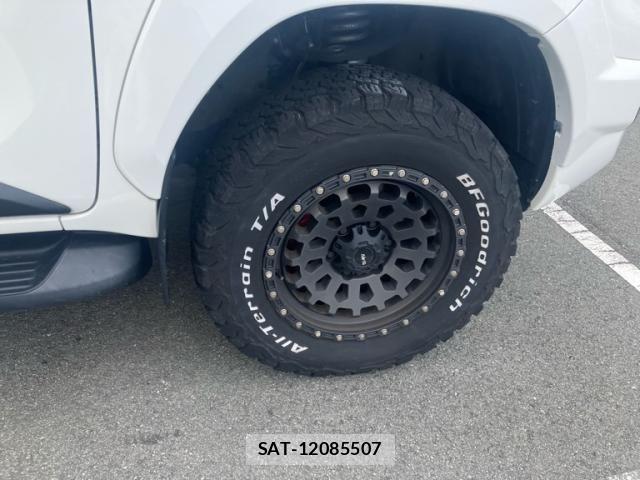 Toyota HILUX TRUCK 2022-04 8412821-5