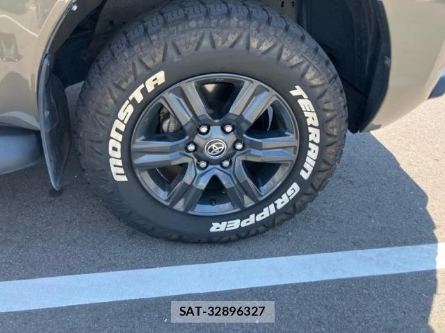 Toyota HILUX TRUCK 2023-07 8562147-6