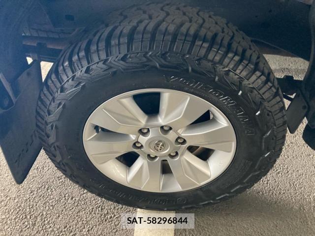 Toyota HILUX TRUCK 2018-03 8562153-4