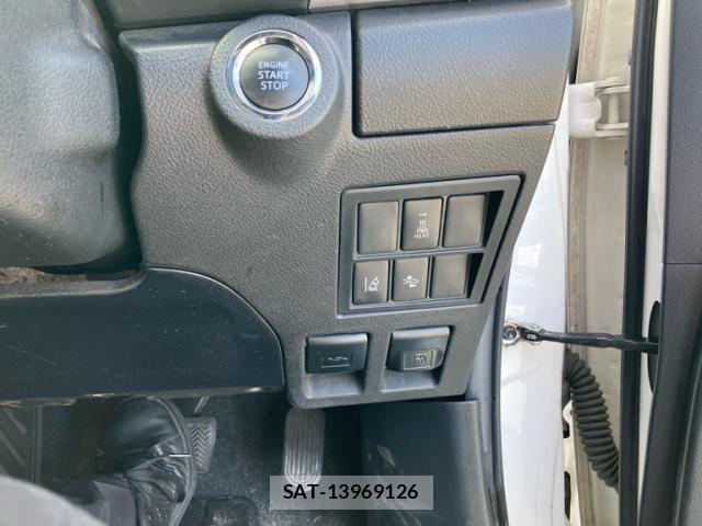 Toyota HILUX TRUCK 2018-01 8562151-15