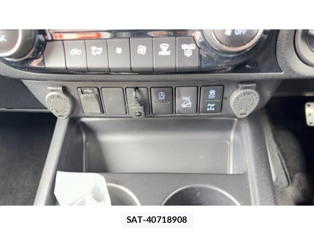 Toyota HILUX TRUCK 2022-06 8685669-26